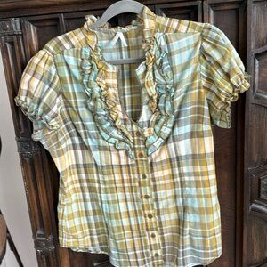 MAX top in beautiful earth colors size XL in great condition.